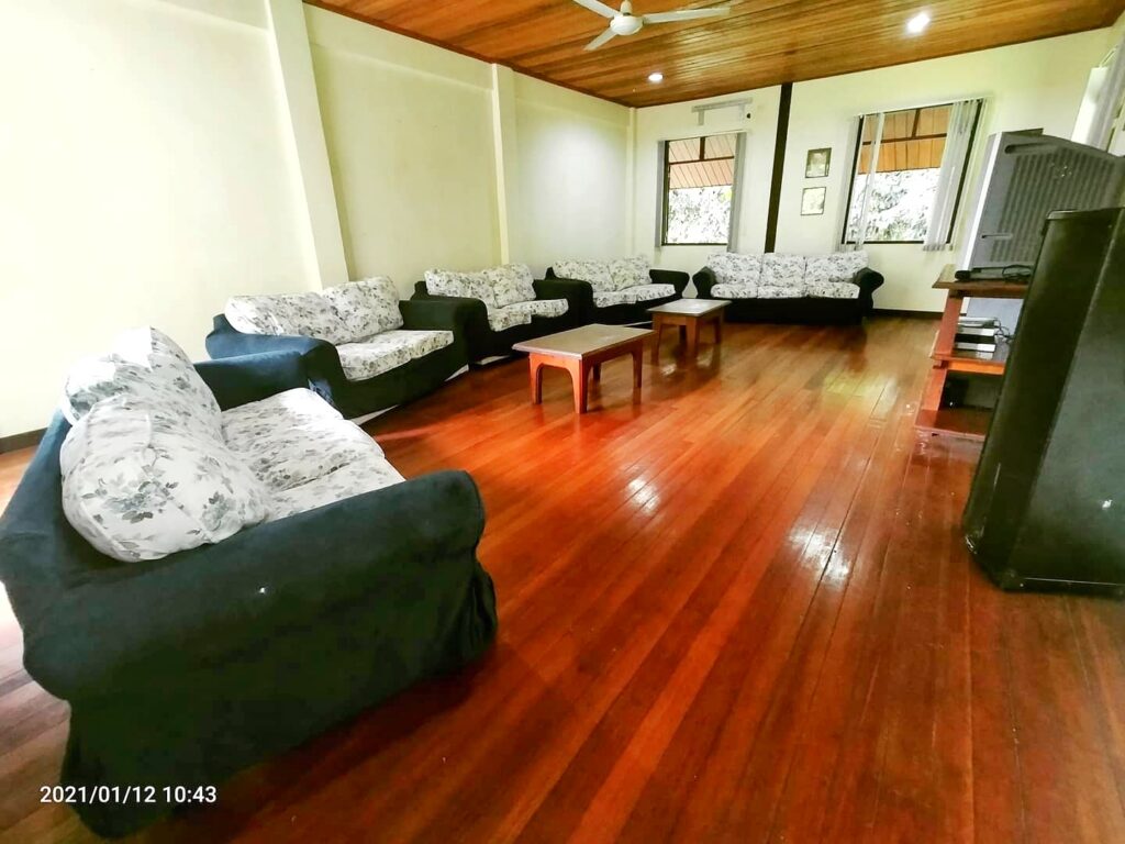 AV-LOUNGE-3