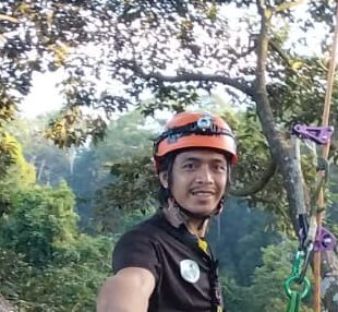 Maliau Basin professional rainforest guide portrait